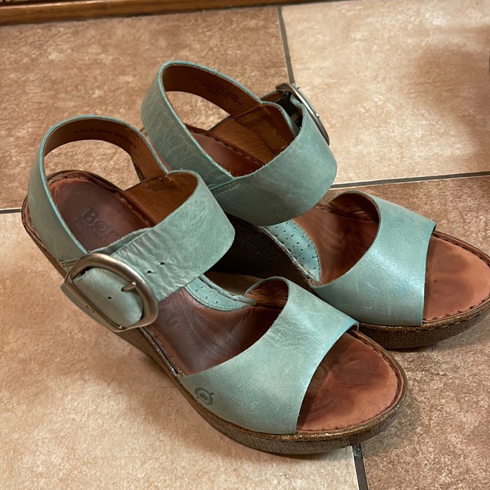 Born Women’s wedge heals
